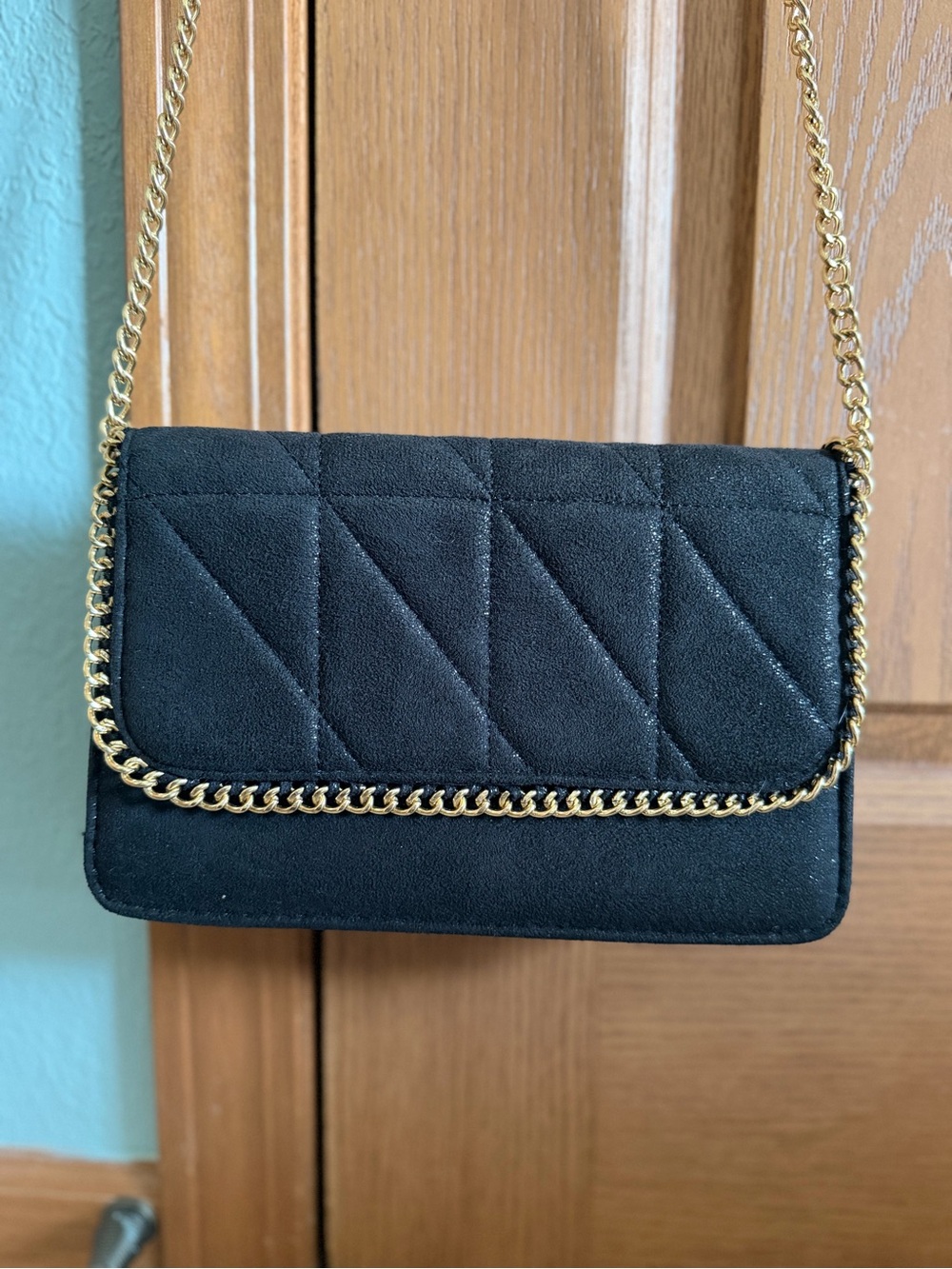 Urban Expressions Black Quilted Crossbody Purse Gold Chain Strap